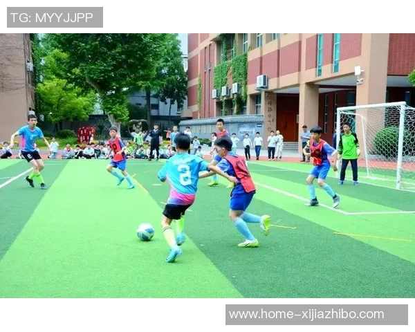 足球小队的团结与拼搏精神在绿茵场上的精彩表现与成长历程 足球小队的团结与拼搏精神在绿茵场上的精彩表现与成长历程