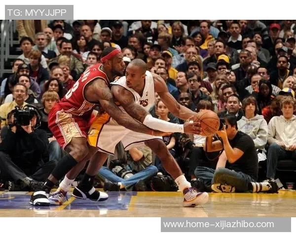 詹姆斯与科比的巅峰对决:谁才是篮球历史的真正传奇之王 詹姆斯与科比的巅峰对决:谁才是篮球历史的真正传奇之王